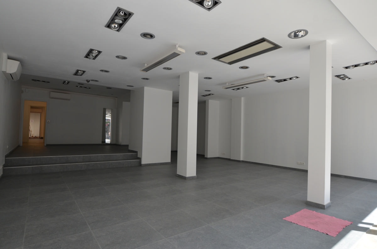 Galerie de VERVIERS rue de l'Harmonie 10-12 - Espace commercial de 300 m2 au centre ville + parking