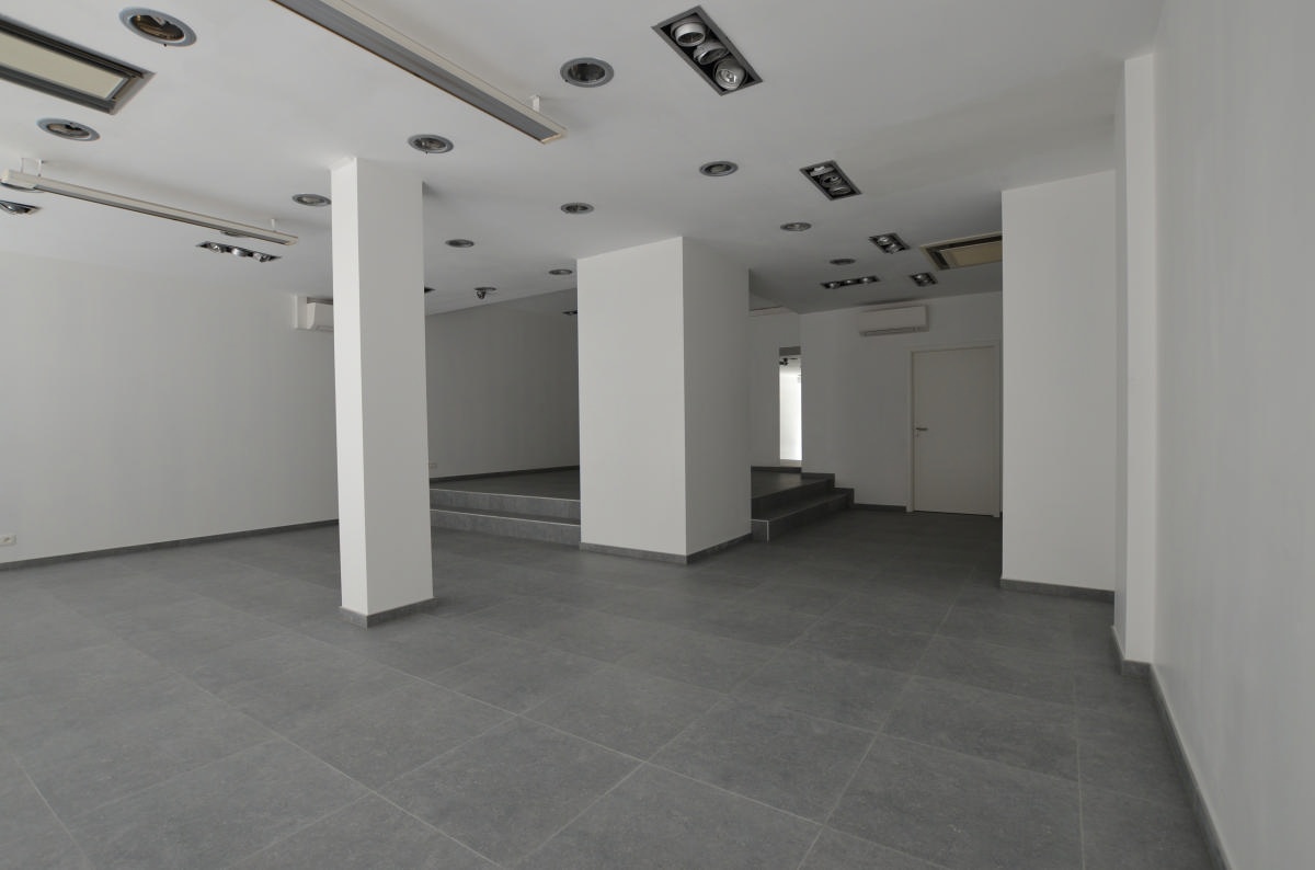 Galerie de VERVIERS rue de l'Harmonie 10-12 - Espace commercial de 300 m2 au centre ville + parking