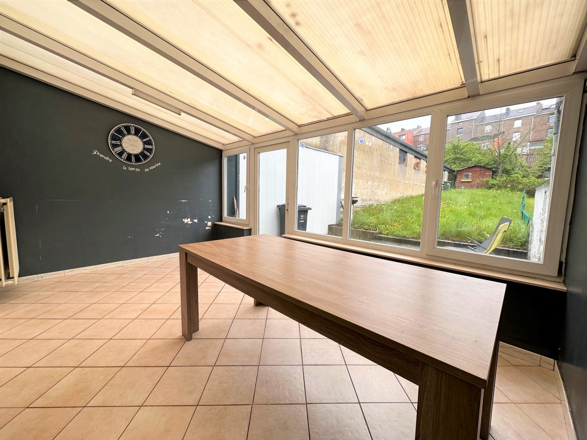 Galerie de Ravissante maison 2 chambres à coucher avec jardin à louer