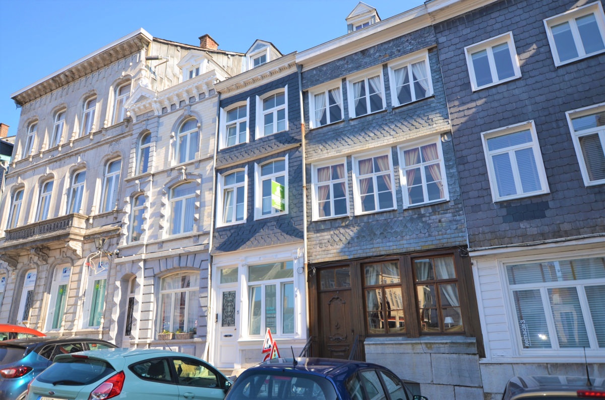 Galerie de Triplex à louer sur la place Saint Remacle à Stavelot