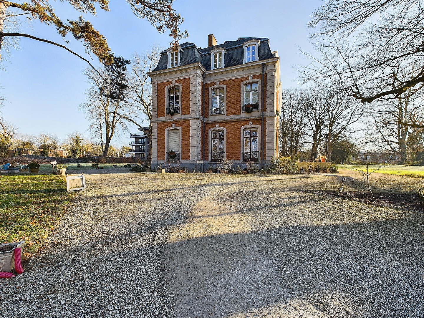 Galerie de Splendide appartement dans une maison de maître à Heusy