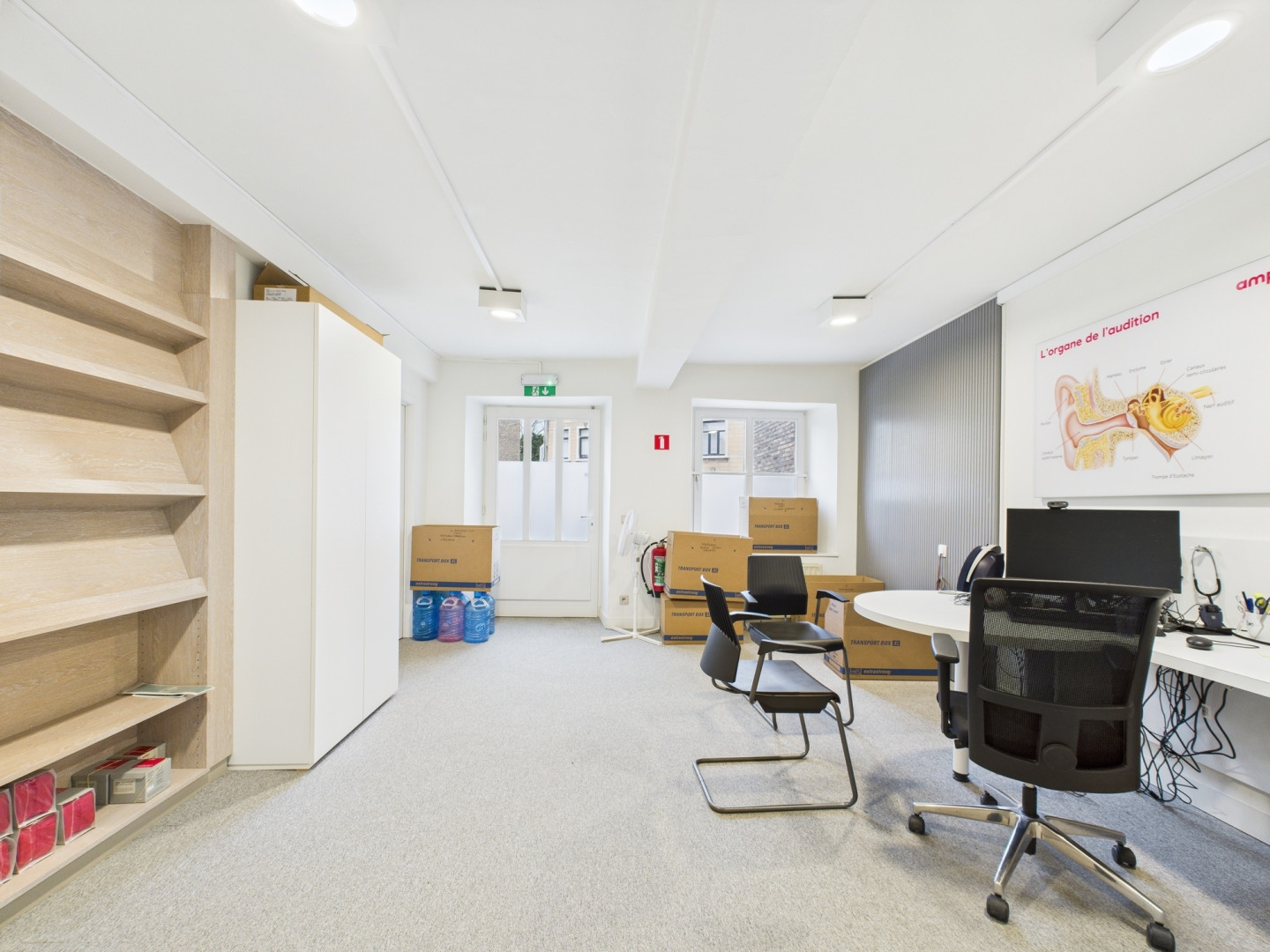 Galerie de Spacieuse surface de commerce de 145² au cœur d'Heusy