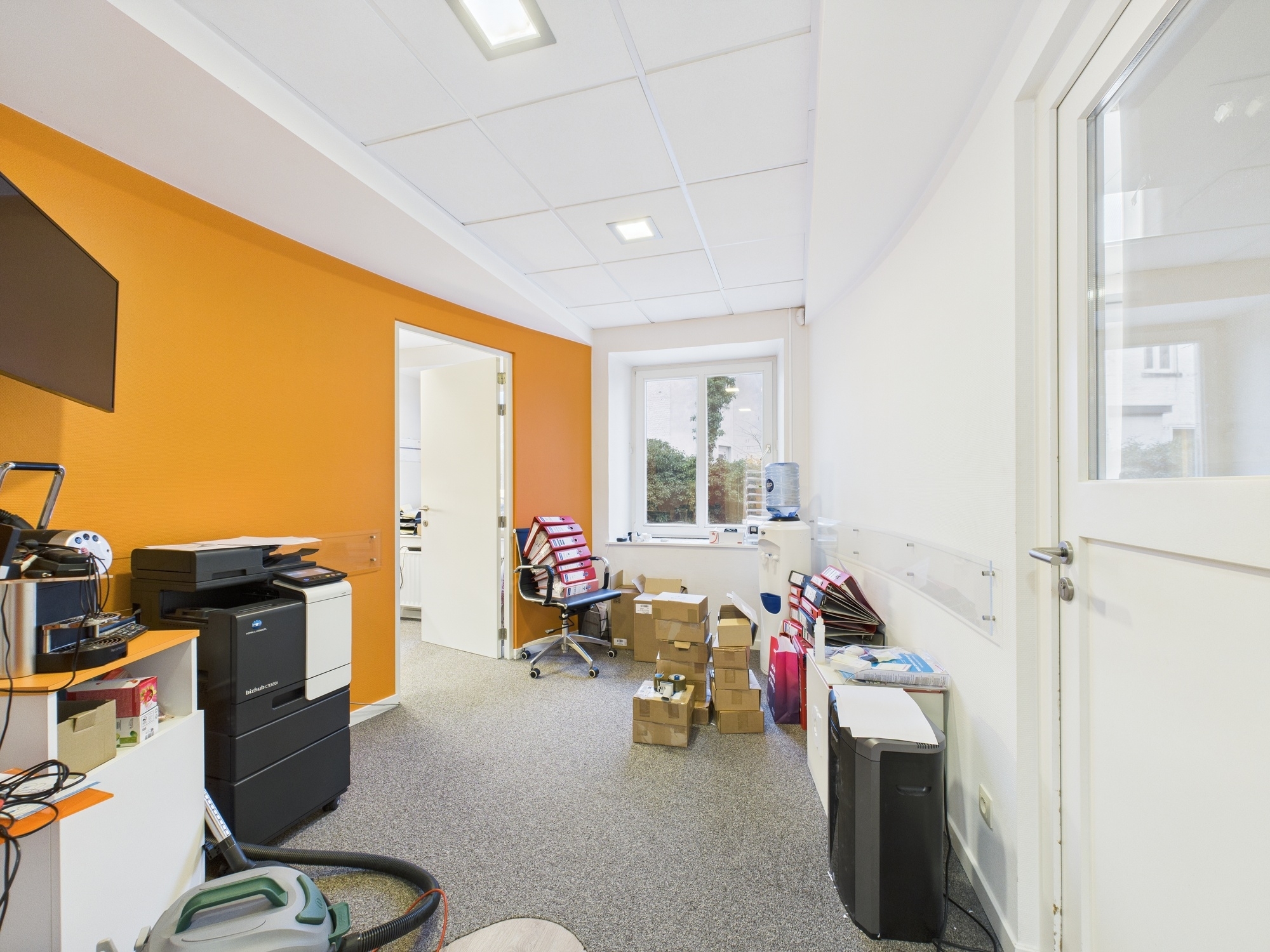 Galerie de Trois spacieux bureaux à louer à Heusy