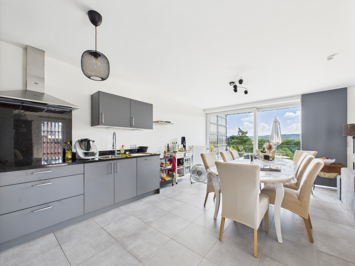 Galerie de L 2327 Magnifique appartement 2 chambres à Balmoral