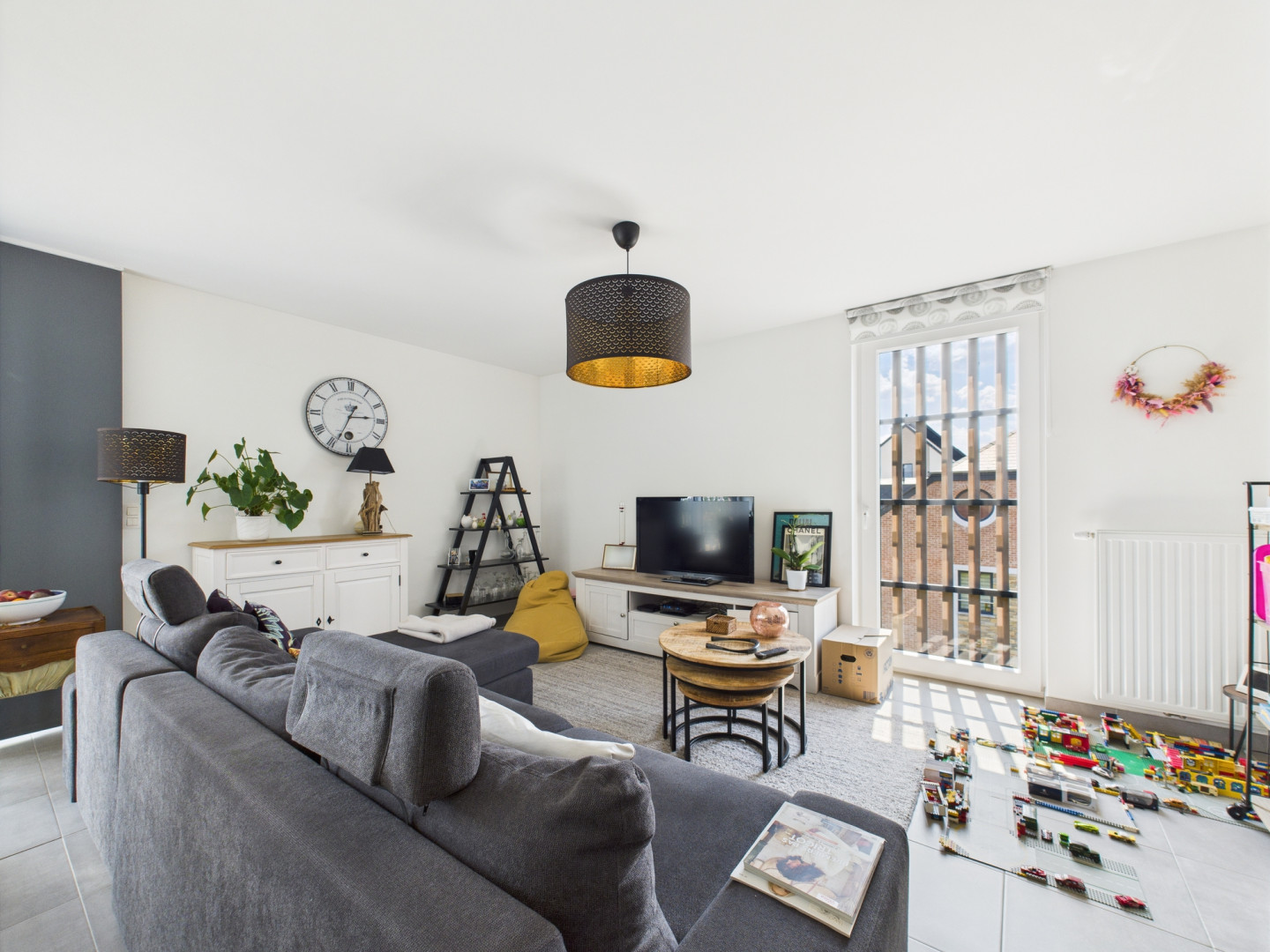 Galerie de L 2327 Magnifique appartement 2 chambres à Balmoral