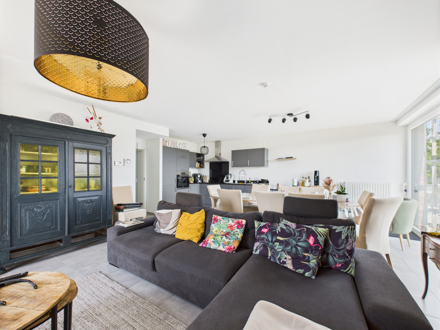 Galerie de L 2327 Magnifique appartement 2 chambres à Balmoral