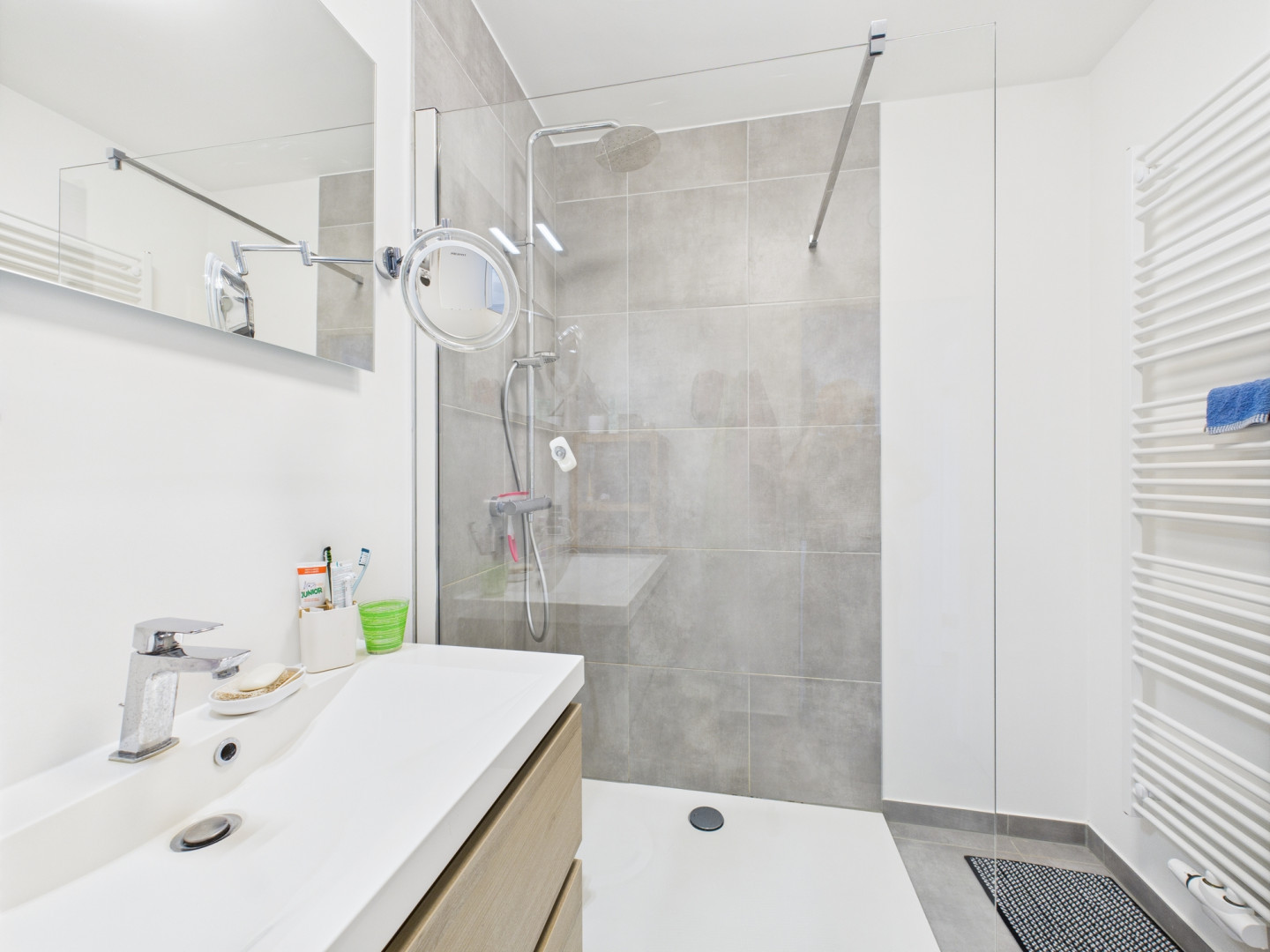 Galerie de L 2327 Magnifique appartement 2 chambres à Balmoral