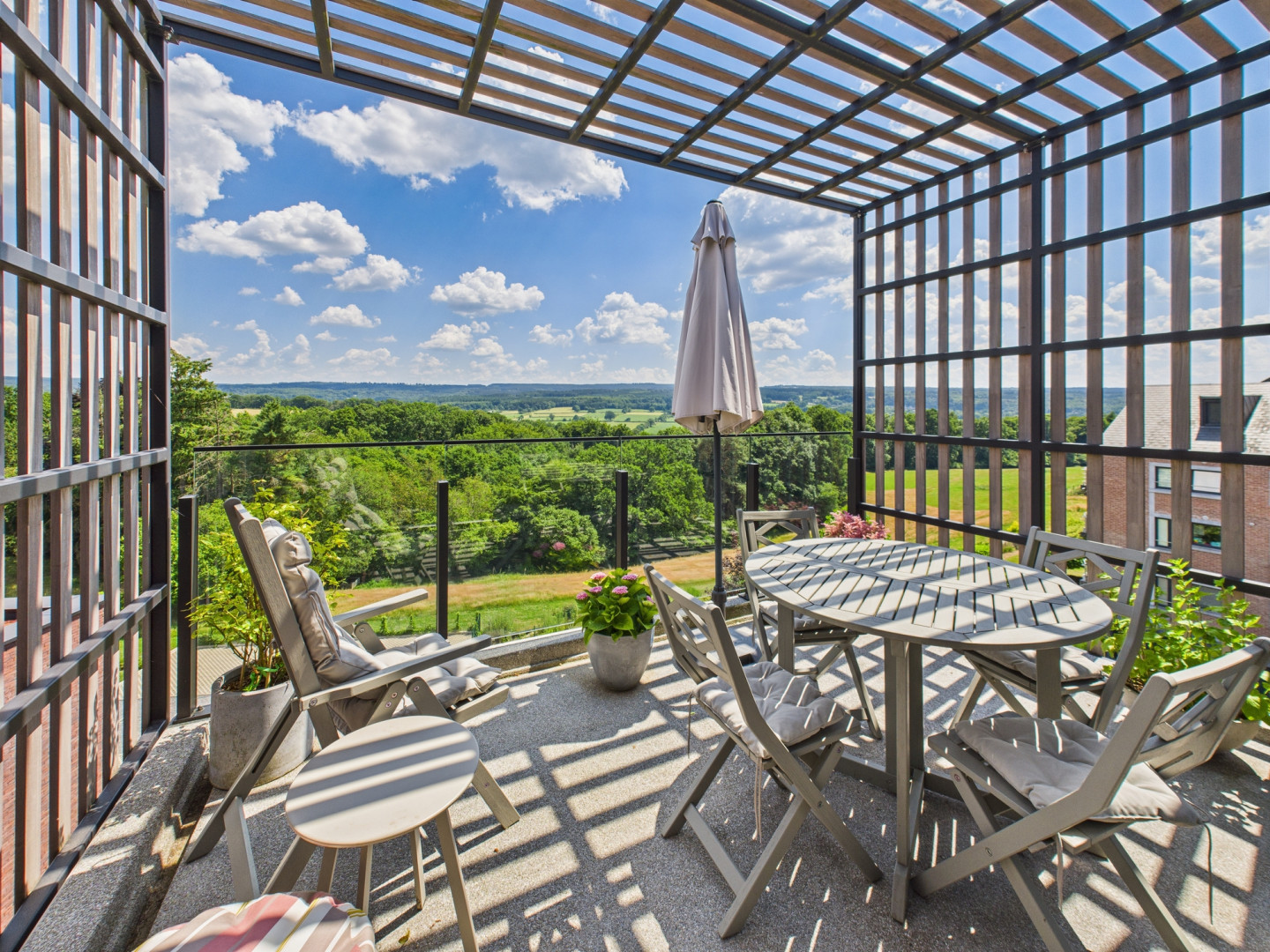 Galerie de L 2327 Magnifique appartement 2 chambres à Balmoral