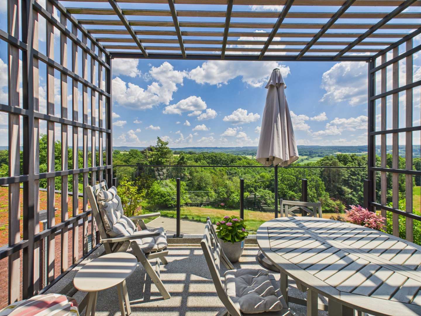 Galerie de L 2327 Magnifique appartement 2 chambres à Balmoral