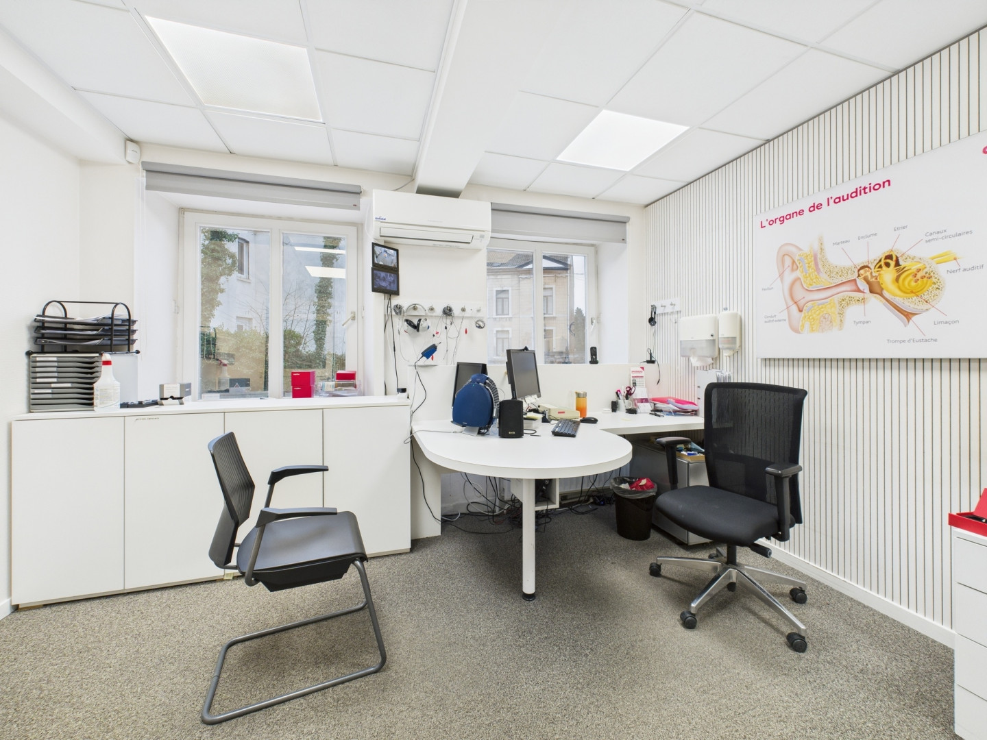 Galerie de Trois spacieux bureaux à louer à Heusy