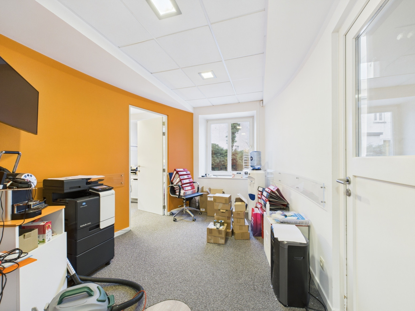 Galerie de Trois spacieux bureaux à louer à Heusy