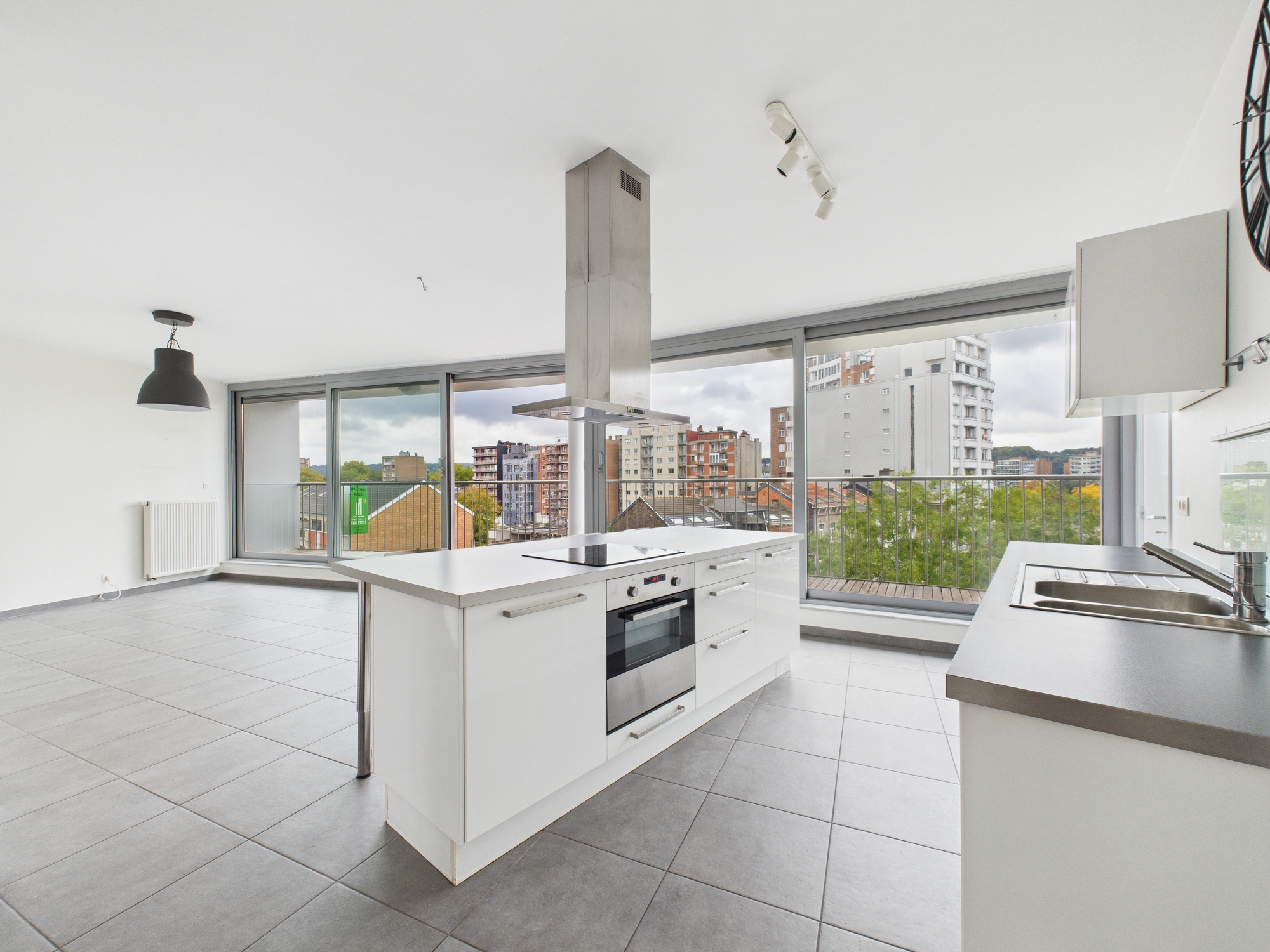 Galerie de Magnifique appartement idéalement situé à Liège