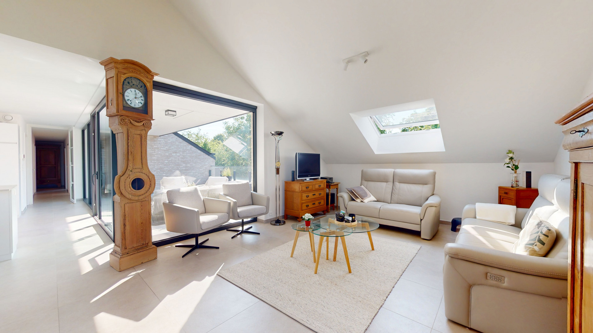 Galerie de Magnifique Penthouse neuf