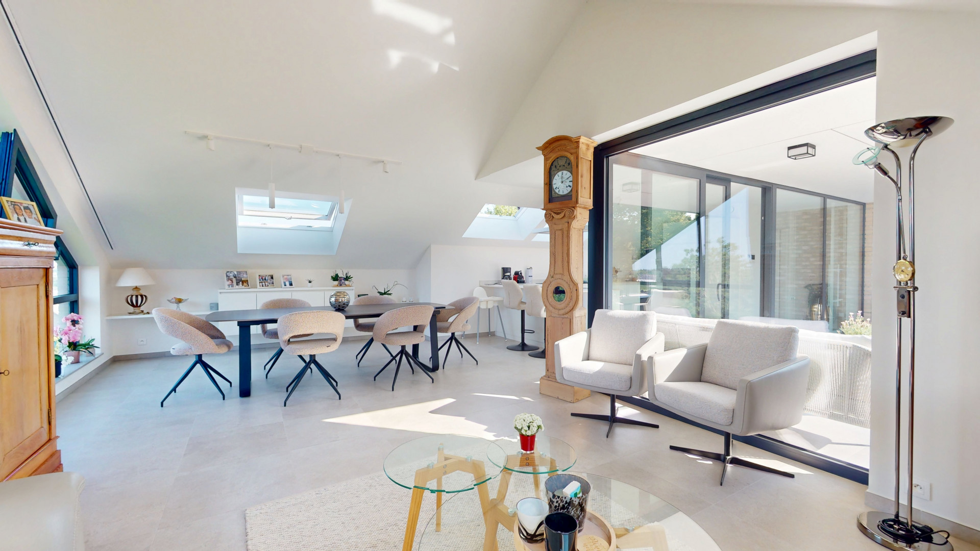 Galerie de Magnifique Penthouse neuf