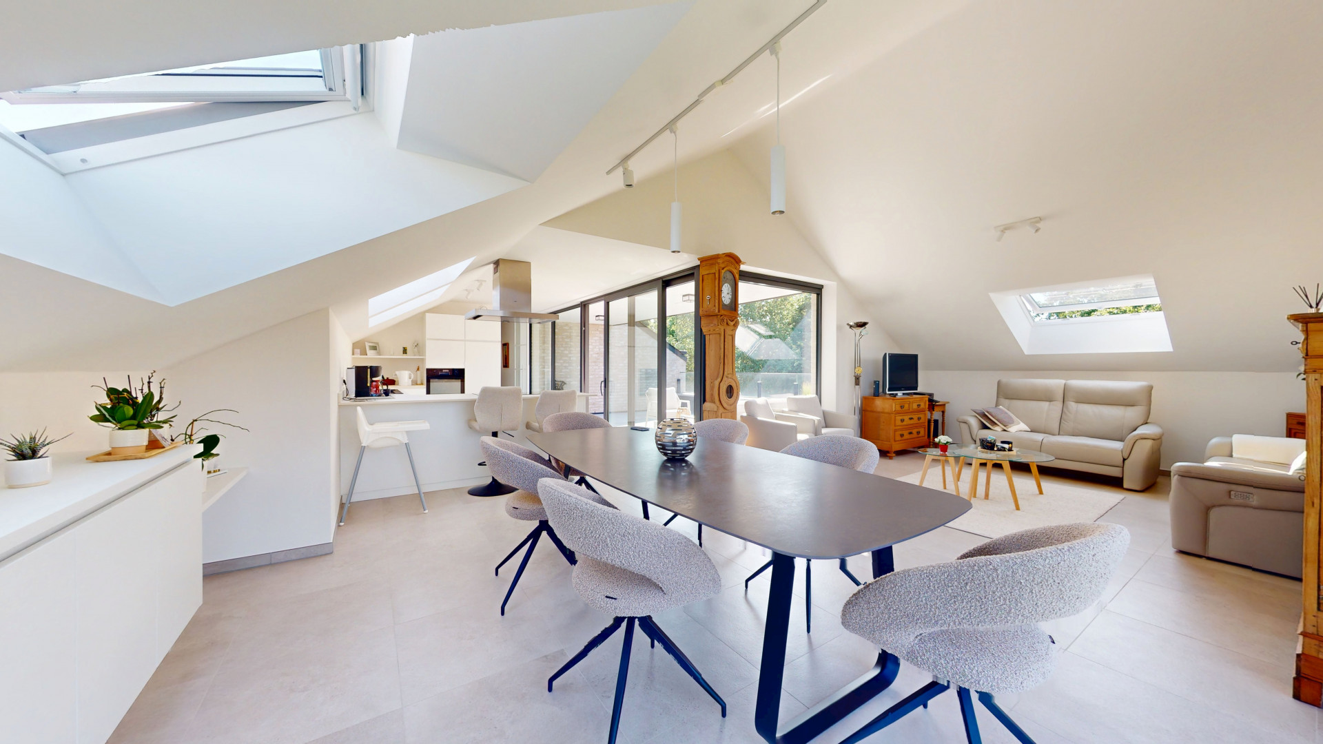 Galerie de Magnifique Penthouse neuf